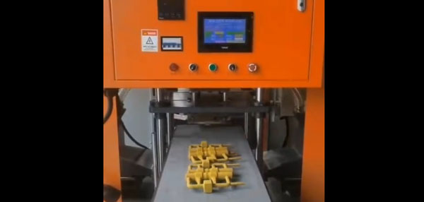 帶罩自動射芯機